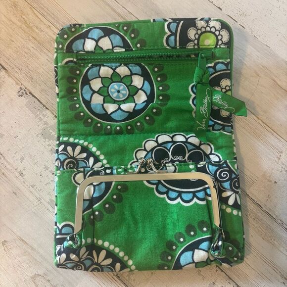 Vera Bradley Green Cupcake Bifold Wallet Blue Paisley Cotton with ID Window - Picture 2 of 7